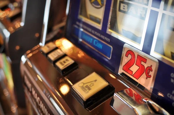 cipinang 4d platform showing live-dealer table and mobile app interface